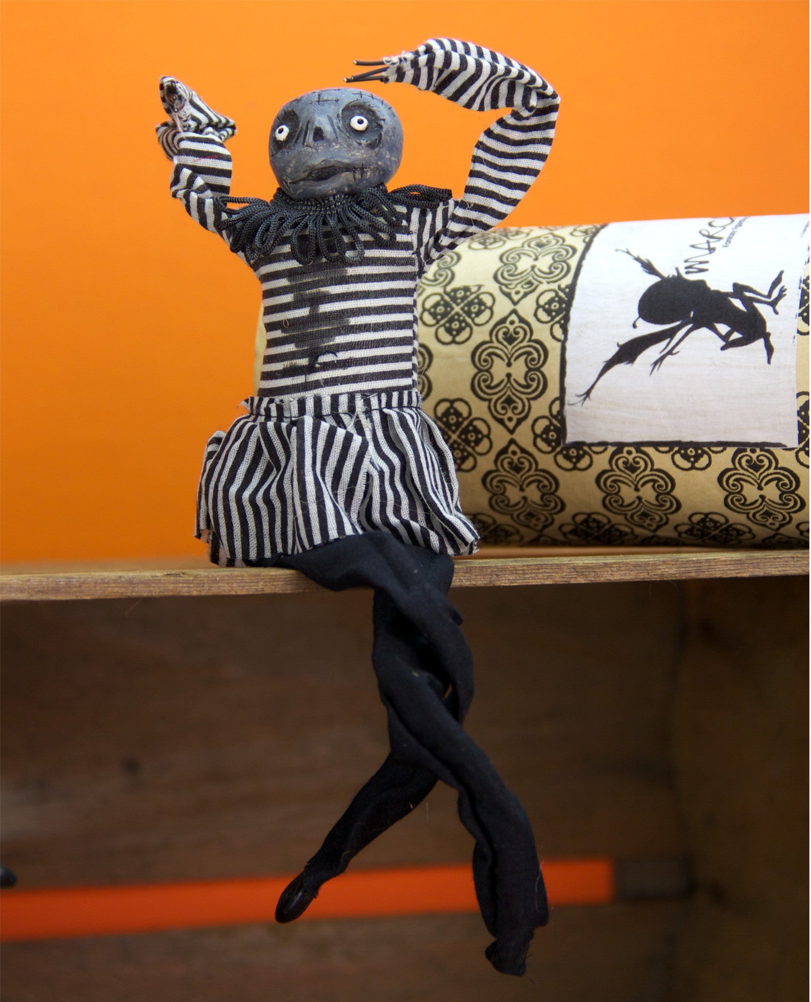 Ampula Goth Doll